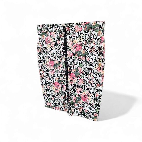 TORRID/ BETSEY JOHNSON Light Weight  Ponte Floral Snap Front Pencil Skirt 3X - Picture 9 of 16